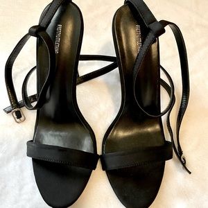 Pretty Little Thing black, strappy heels ♠️